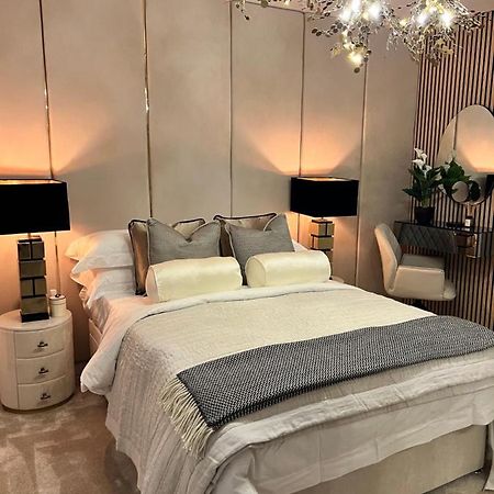 Cozen Villa Edgware ภายนอก รูปภาพ