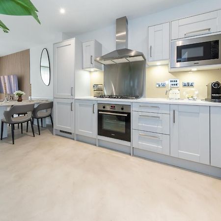 Cozen Villa Edgware ภายนอก รูปภาพ