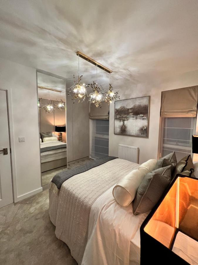 Cozen Villa Edgware ภายนอก รูปภาพ