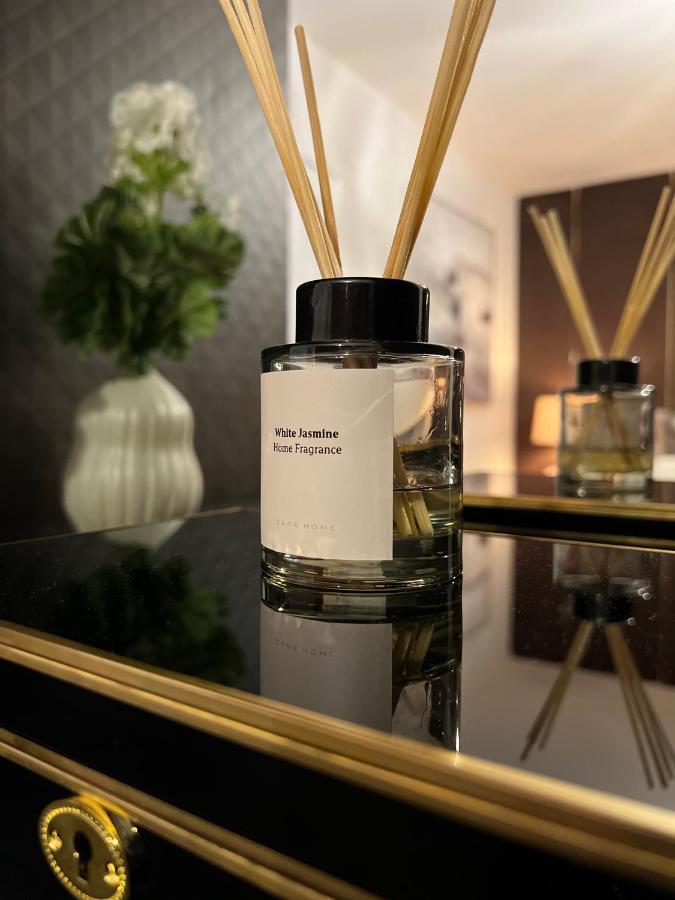 Cozen Villa Edgware ภายนอก รูปภาพ