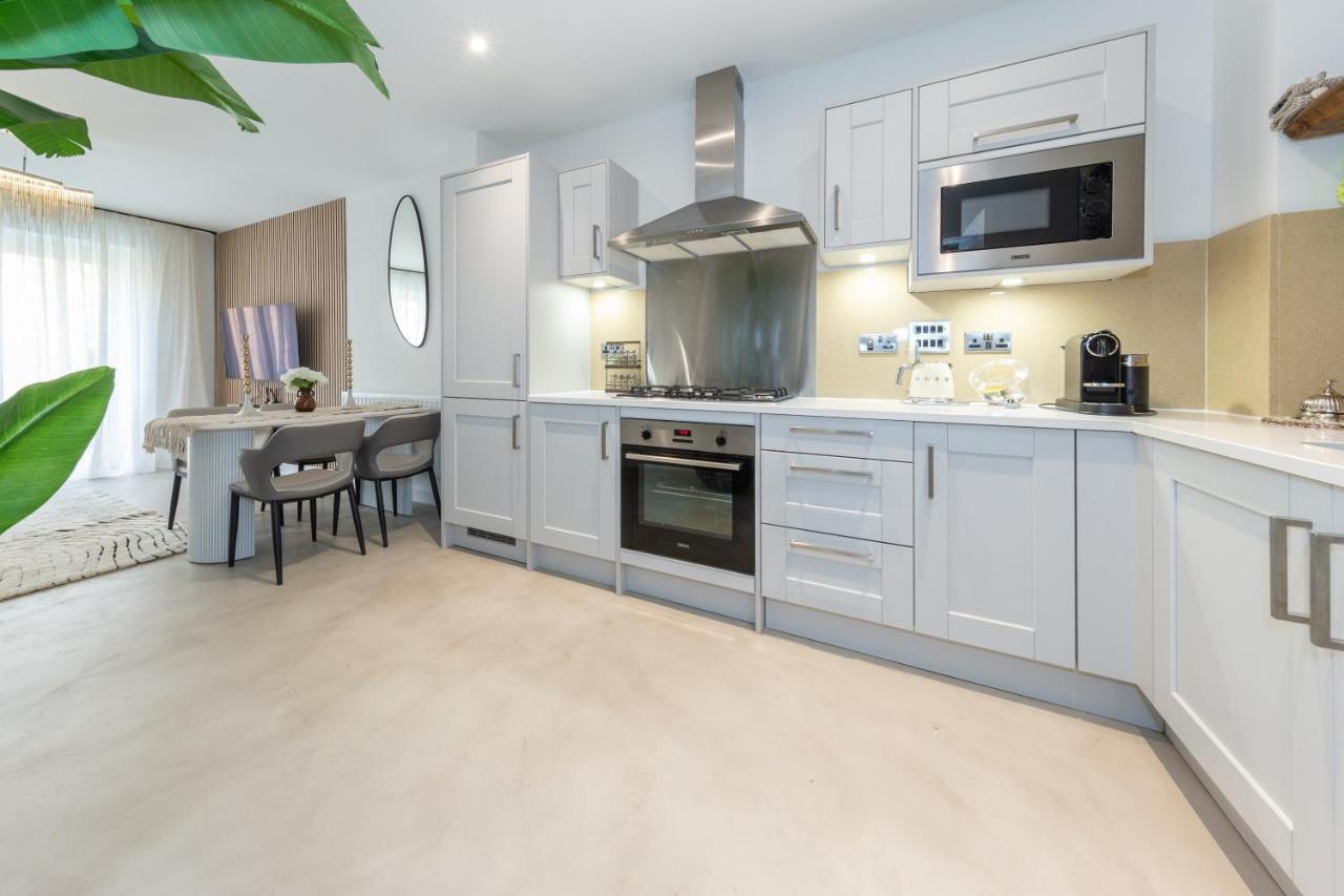 Cozen Villa Edgware ภายนอก รูปภาพ