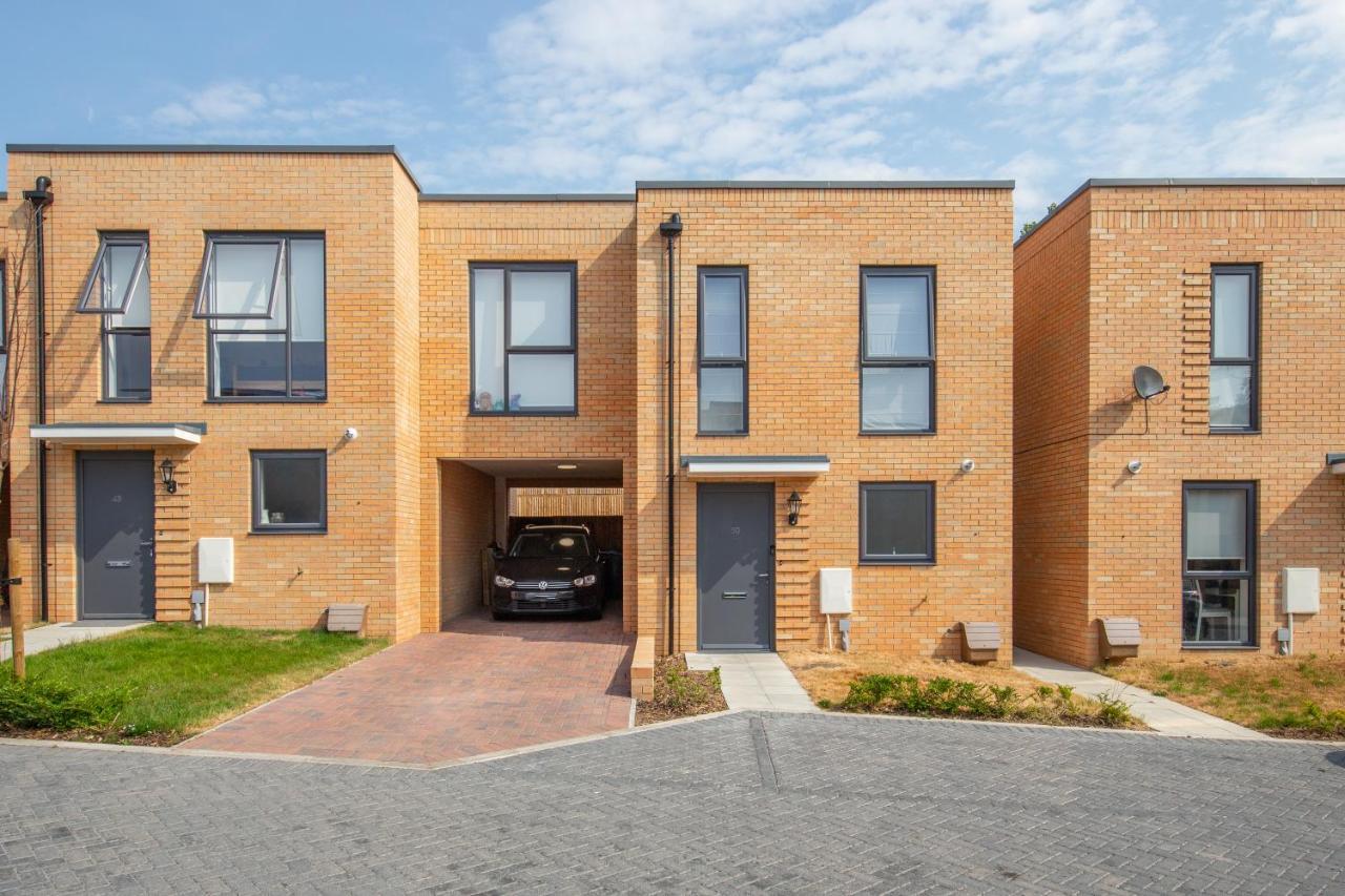 Cozen Villa Edgware ภายนอก รูปภาพ
