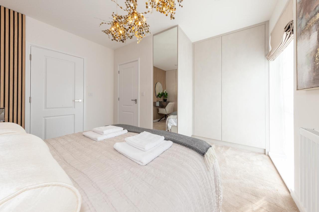 Cozen Villa Edgware ภายนอก รูปภาพ