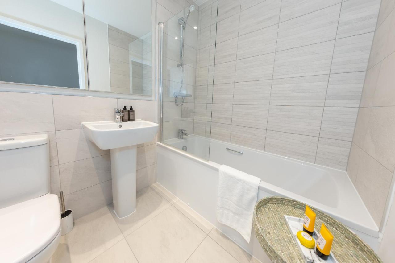 Cozen Villa Edgware ภายนอก รูปภาพ