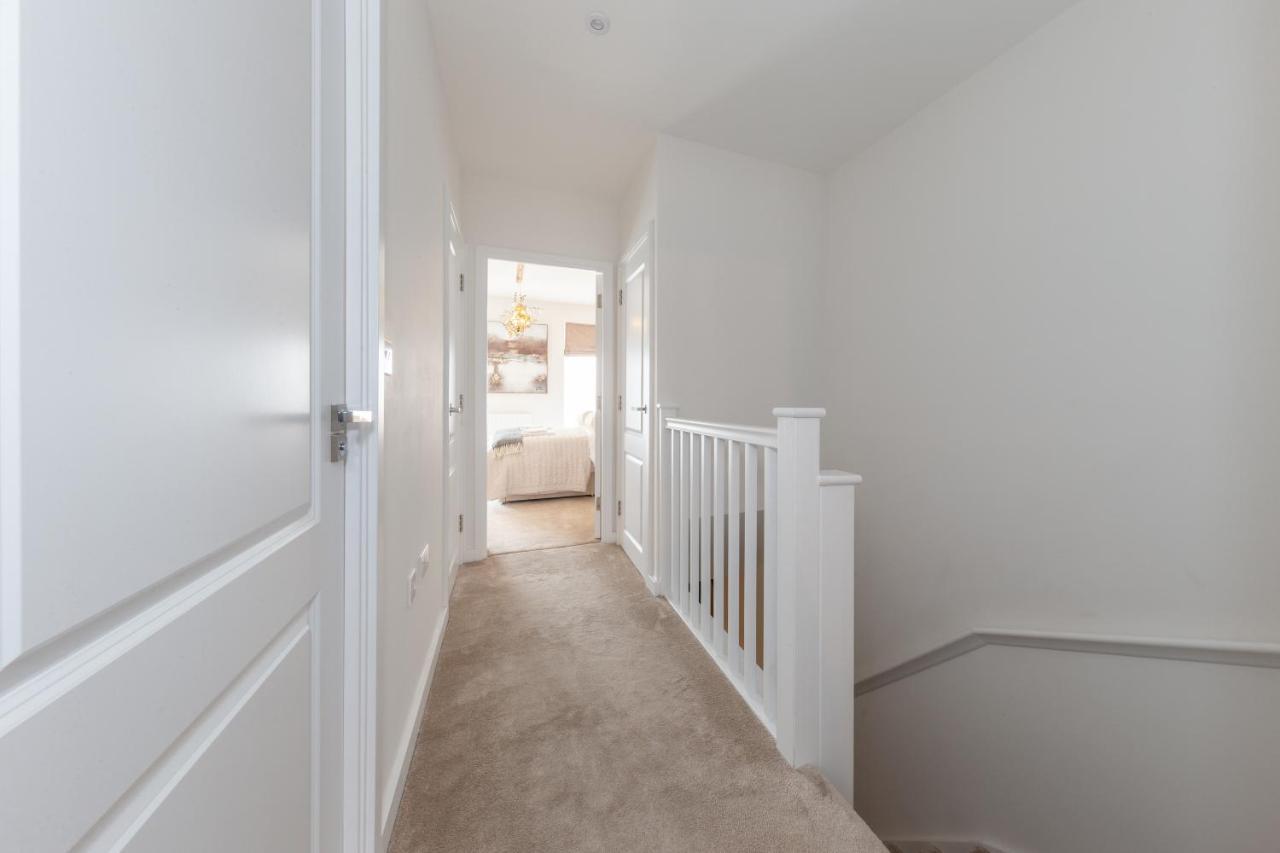 Cozen Villa Edgware ภายนอก รูปภาพ