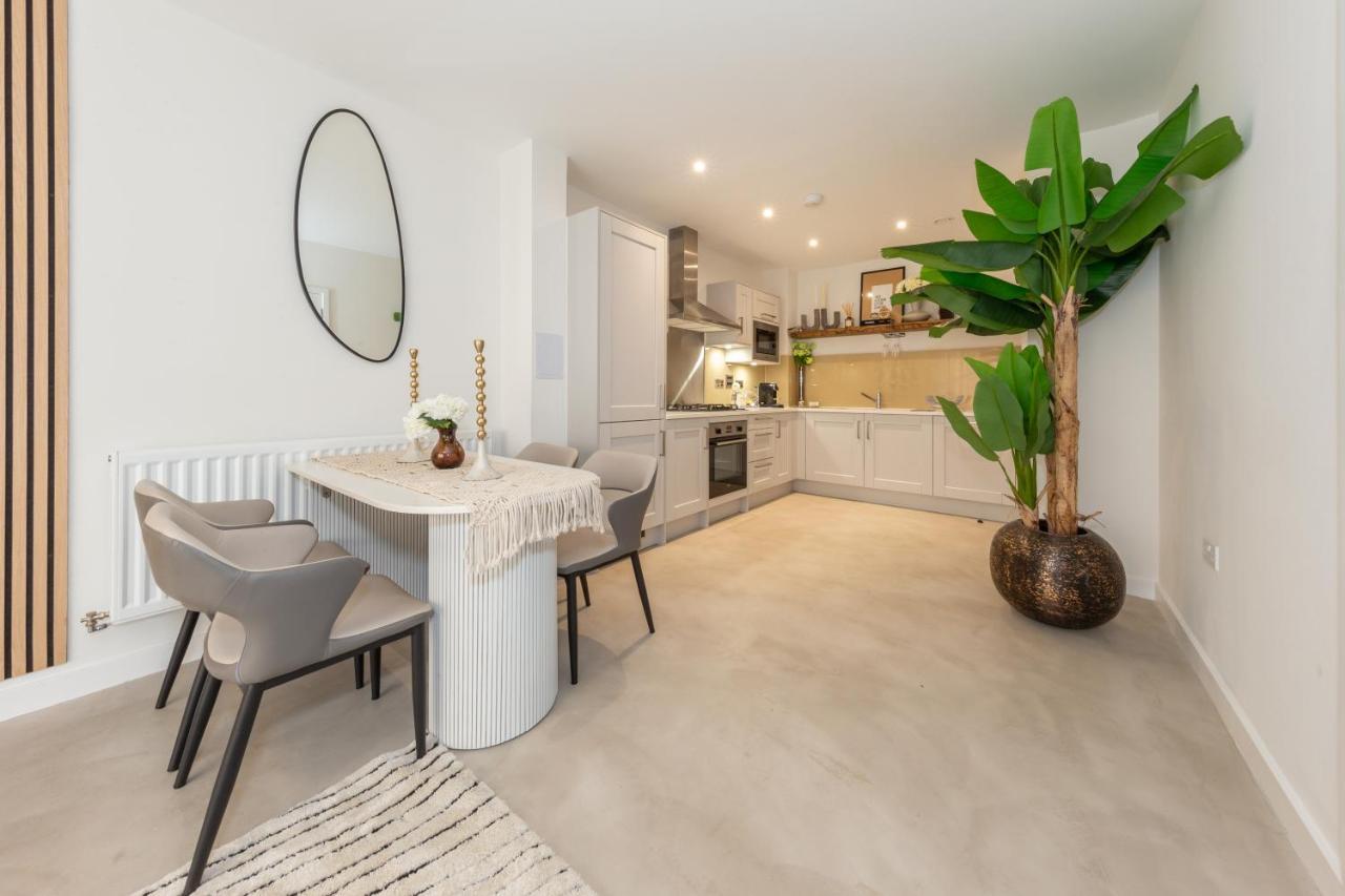 Cozen Villa Edgware ภายนอก รูปภาพ