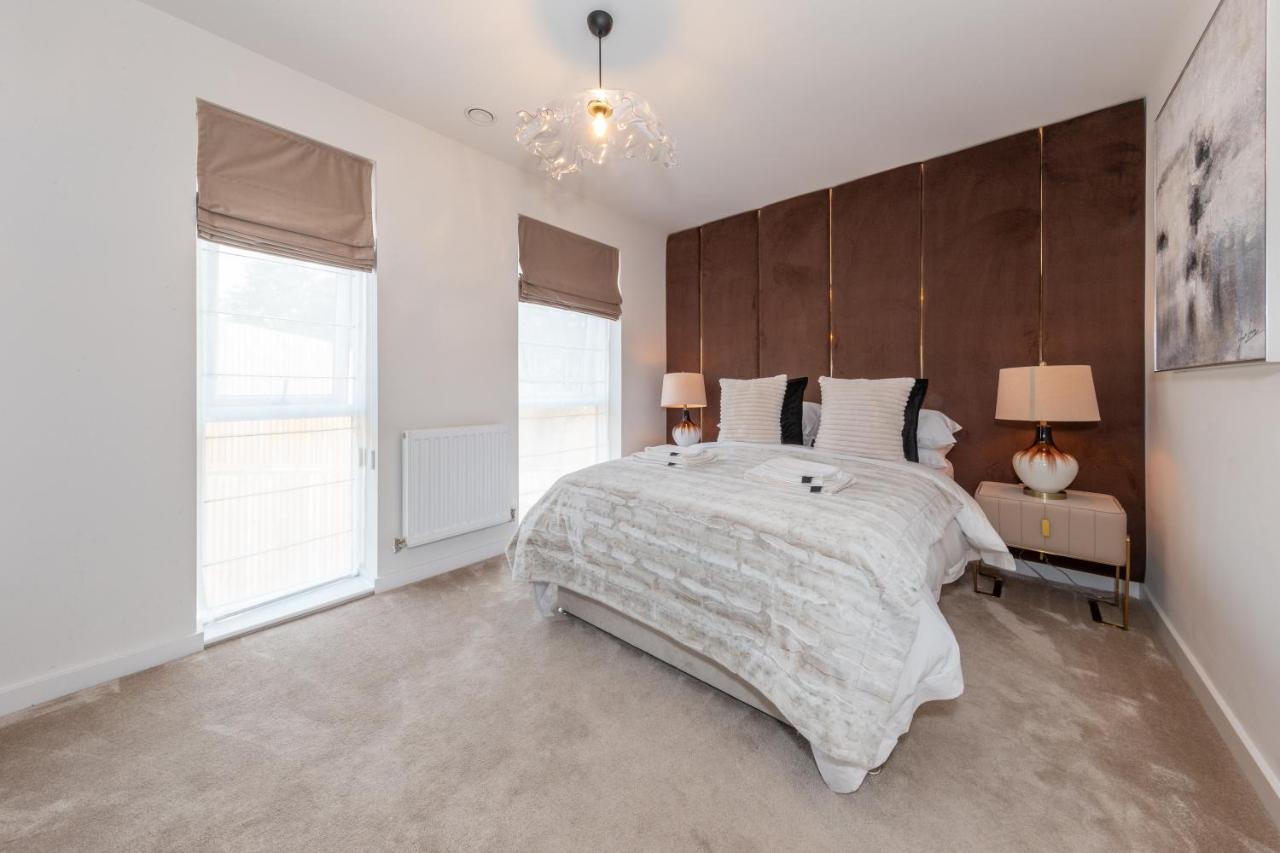 Cozen Villa Edgware ภายนอก รูปภาพ
