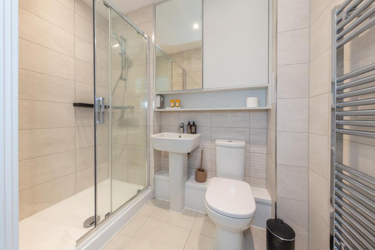 Cozen Villa Edgware ภายนอก รูปภาพ