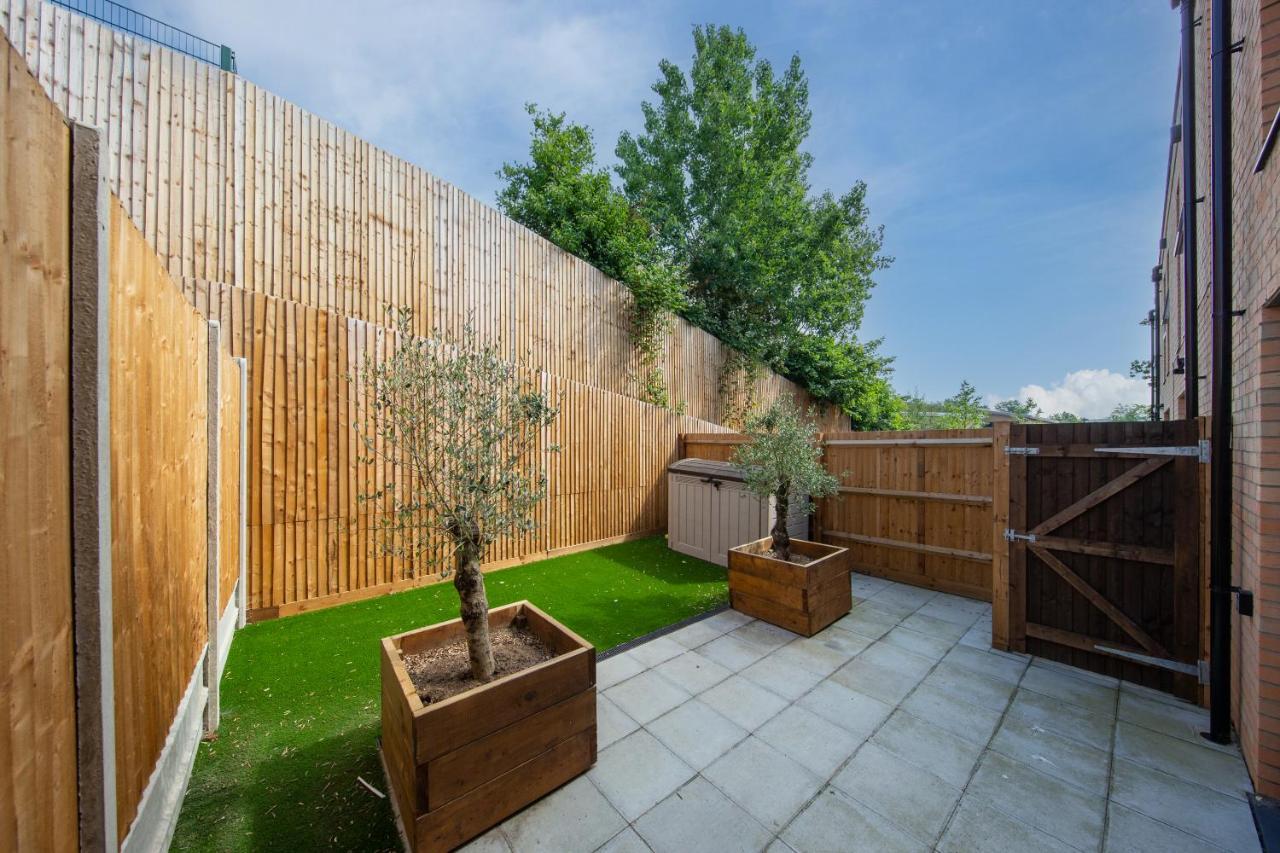 Cozen Villa Edgware ภายนอก รูปภาพ
